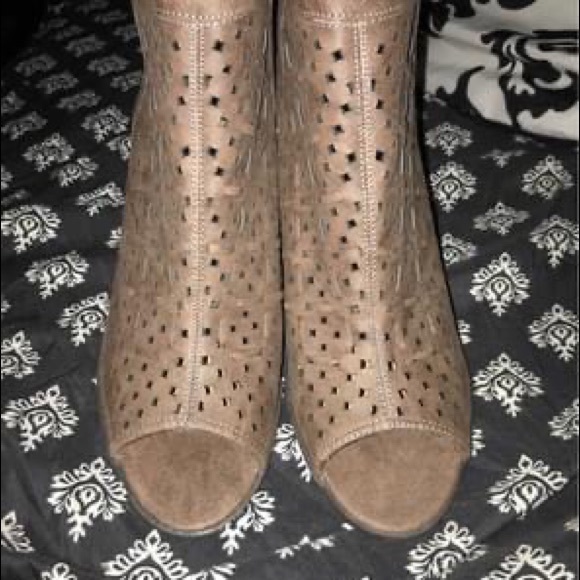 Shoe dazzle booties - Picture 2 of 2